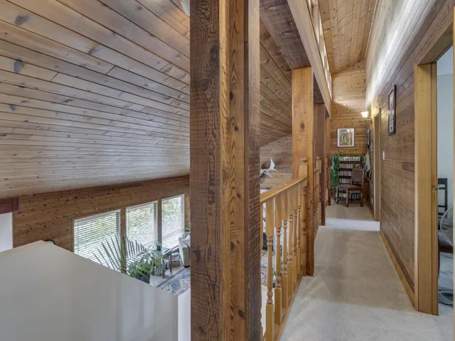Hallway to the bedrooms