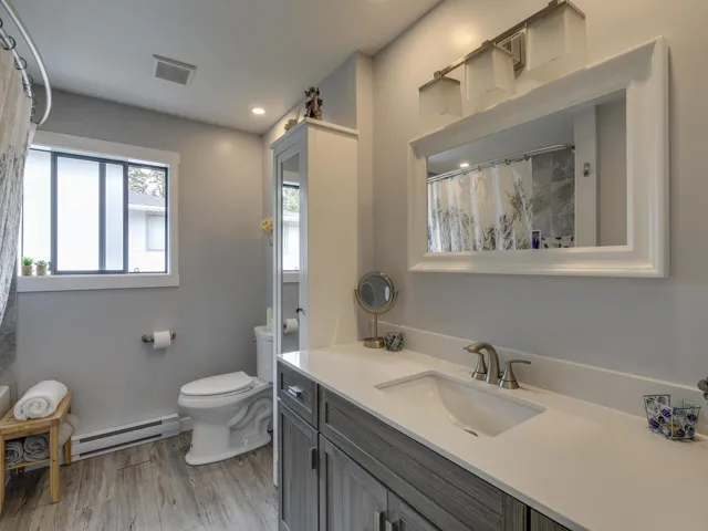 Full 4 piece renovated bathroom