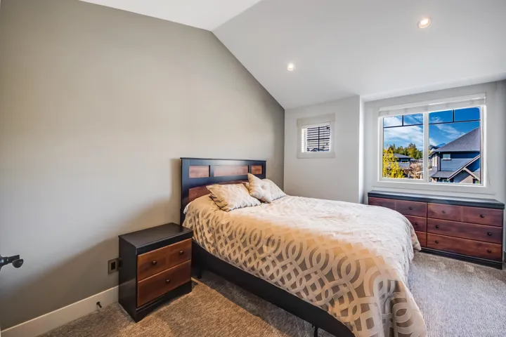 Carpeted bedroom with lofted ceiling, recessed lighting, and baseboards