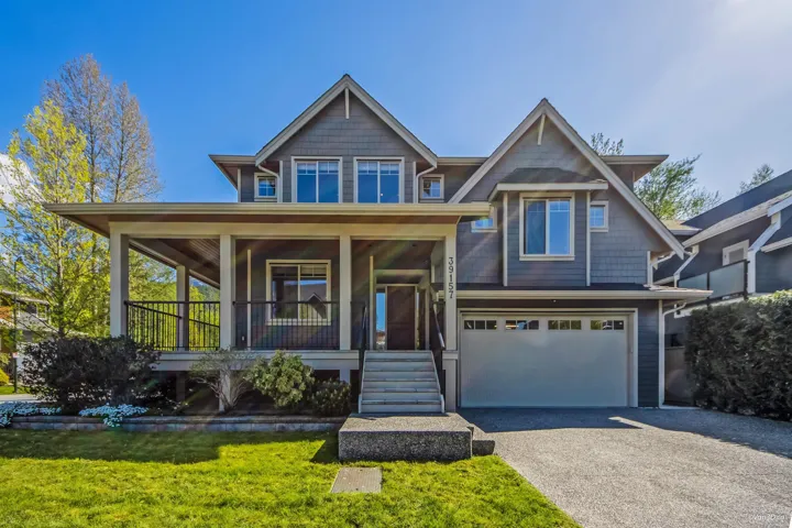 Craftsman house with covered porch, a garage, a front lawn, and driveway