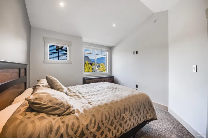 Carpeted bedroom with lofted ceiling, recessed lighting, and baseboards
