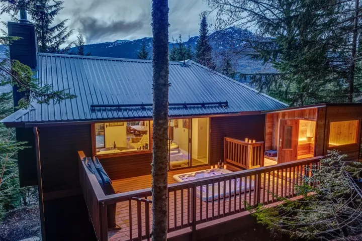 Wooden terrace featuring a mountain view