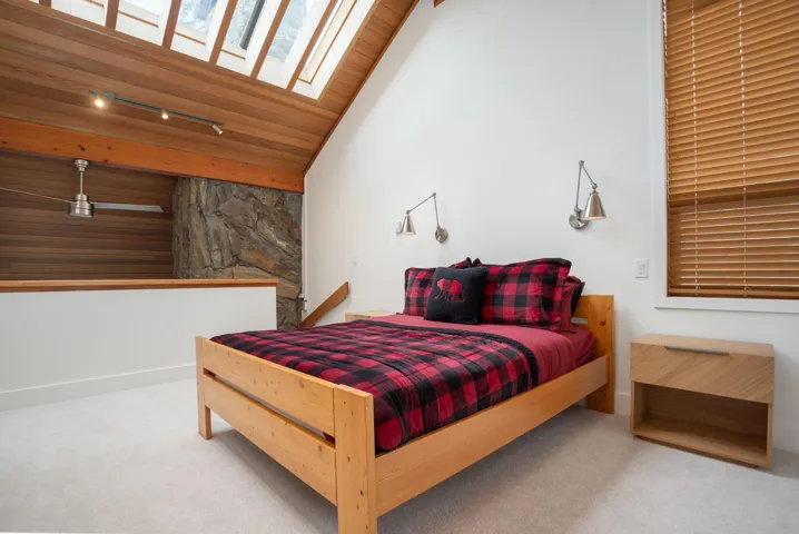 Vaulted ceilings, lots of light, and an en suite bathroom.