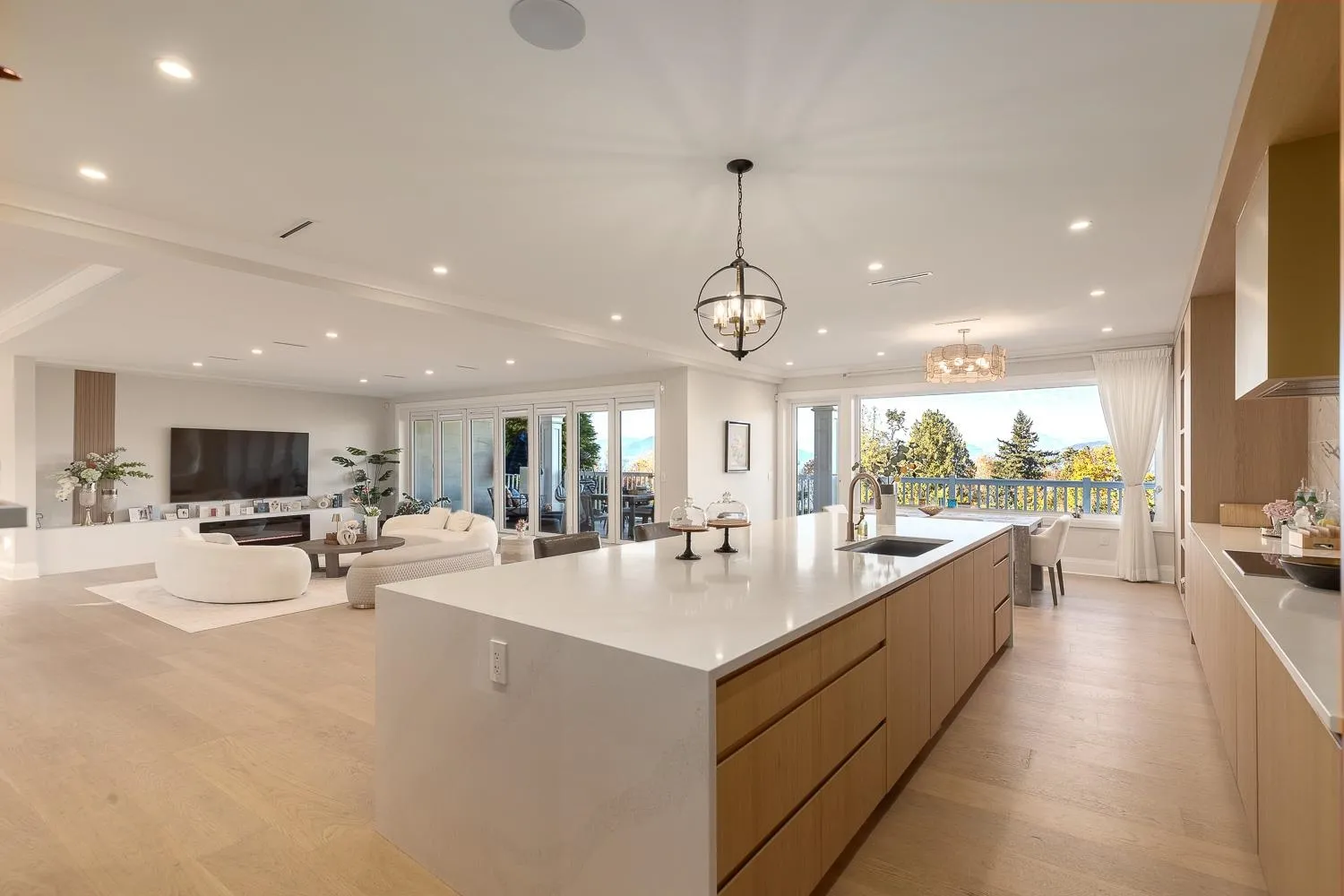 5747 Newton Wynd, Vancouver, BC V6T 1H6