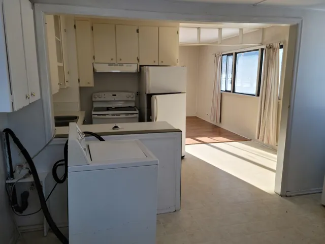 Bungalow kitchen with dining area