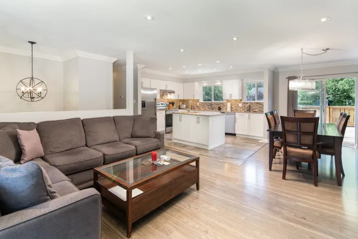 Living area with plenty of natural light, a chandelier, ornamental molding, light wood-style flooring, and recessed lighting