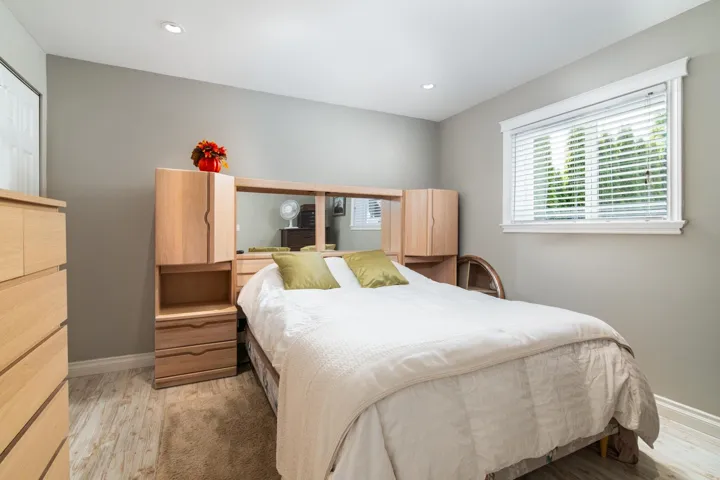 Bedroom featuring light wood-style floors, baseboards, and recessed lighting