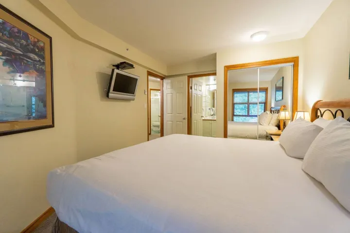 Bedroom featuring a closet and baseboards