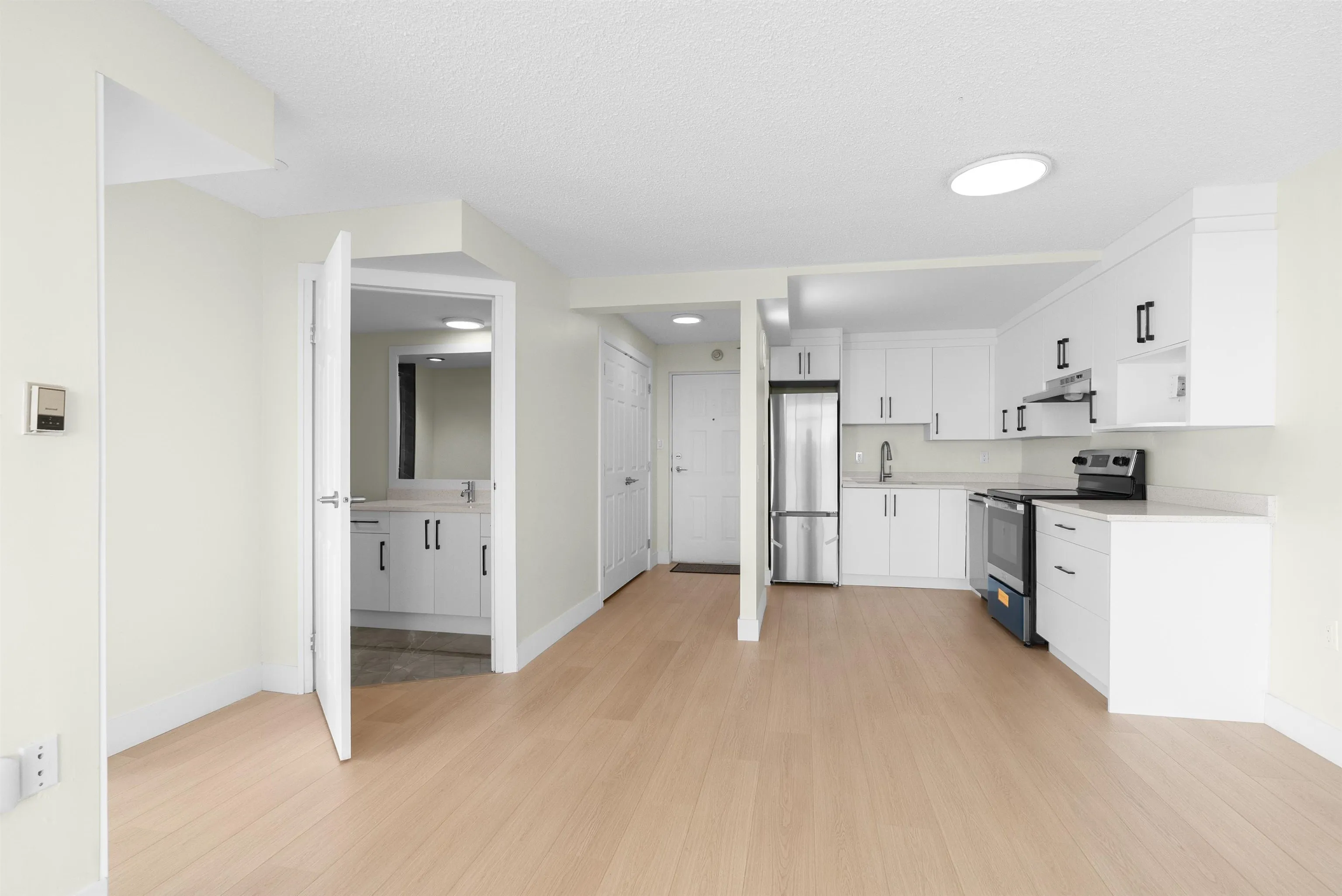 807 6631 Minoru Boulevard, Richmond, BC V6Y 1Z1