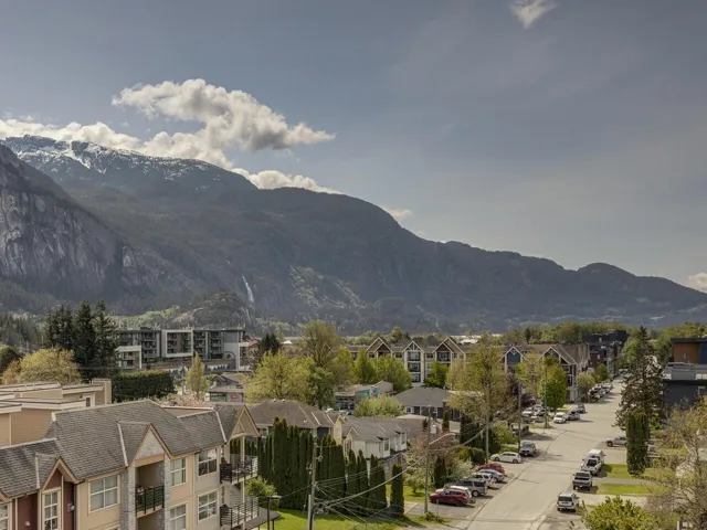 Mountain view featuring a residential view