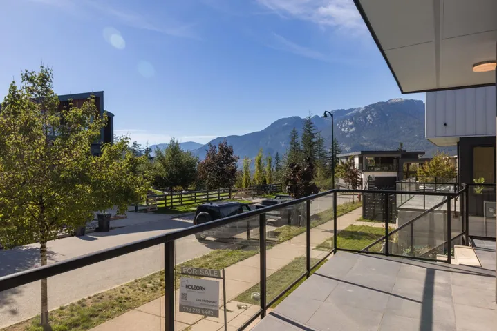 Balcony featuring a mountain view