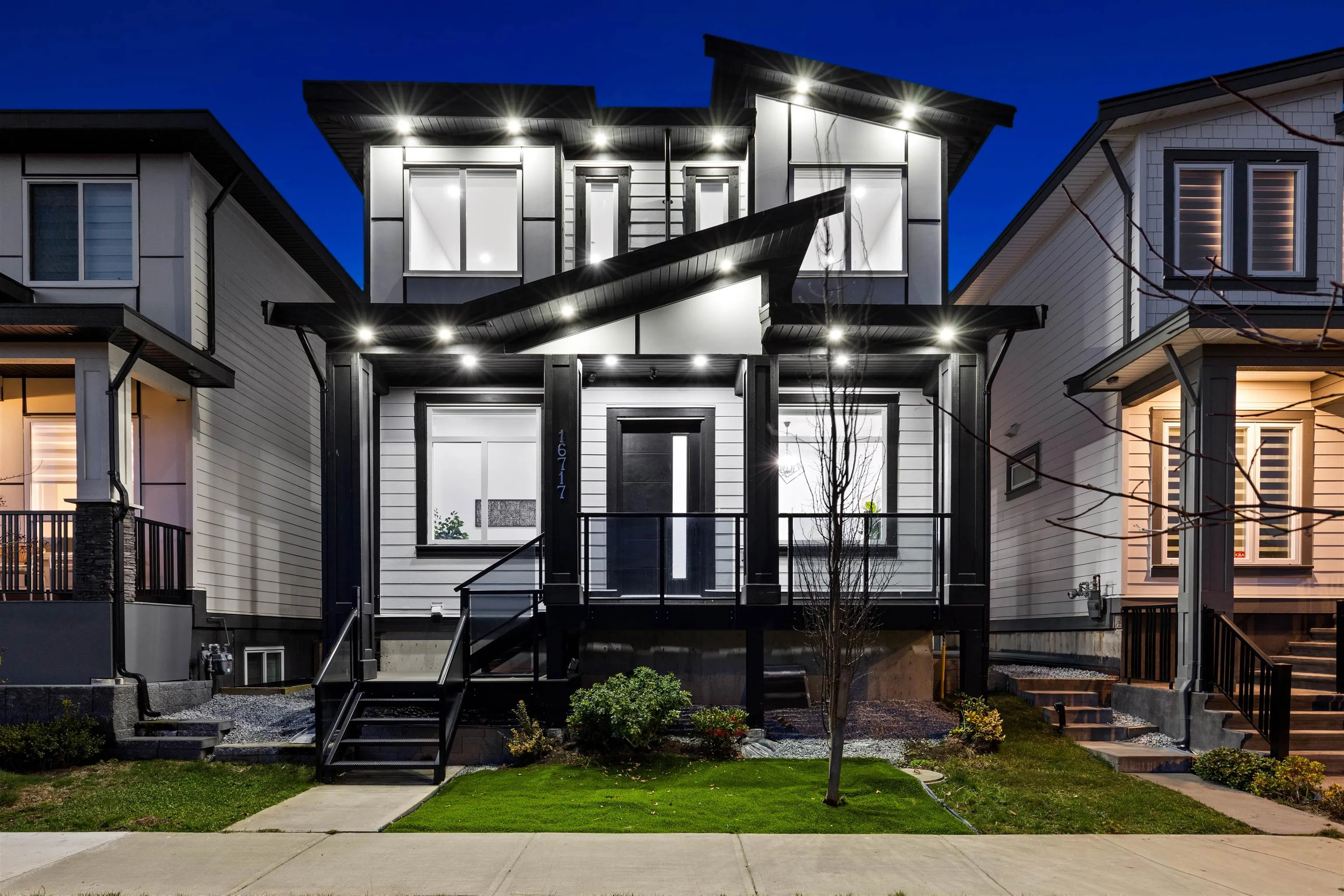 16717 15a Avenue, Surrey, BC V3S 9X7