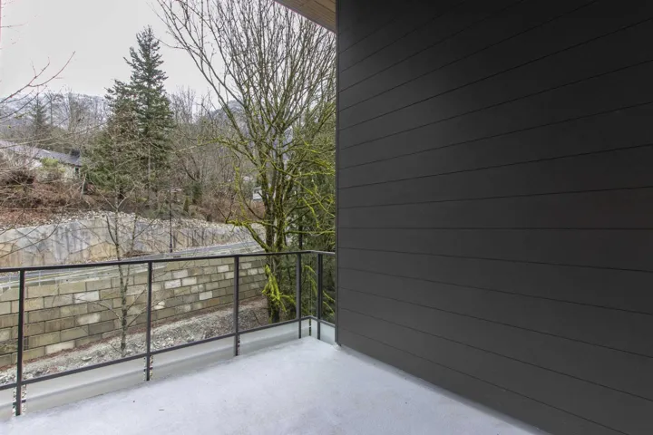 Great size balcony 122 sq.ft.