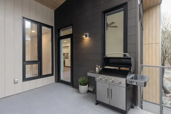 Balcony - Perfect for BBQ'ing and entertaining