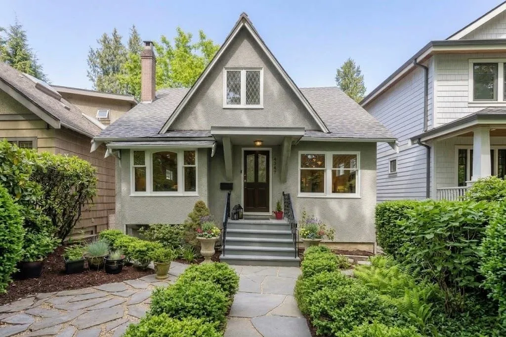 4343 W 11th Avenue, Vancouver, BC V6R 2L9