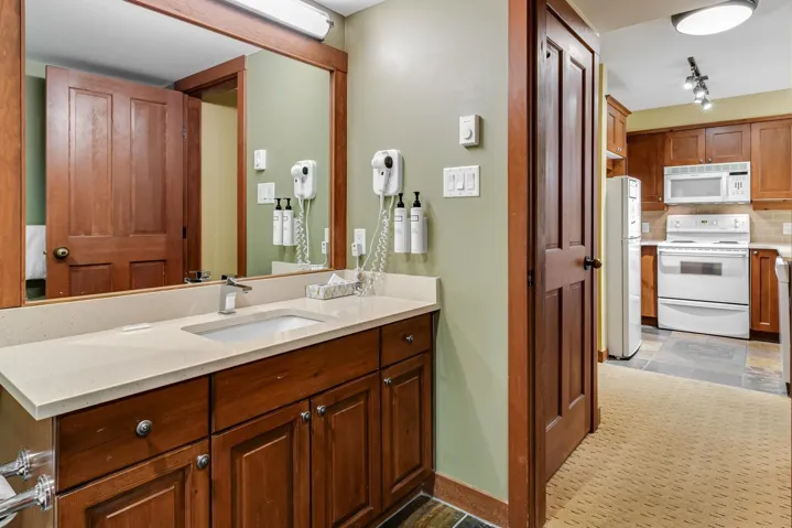 Bathroom with tasteful backsplash, vanity, and baseboards
