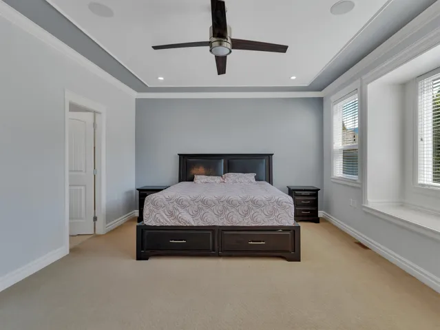 Recessed tray ceiling with integrated lighting and ceiling fan