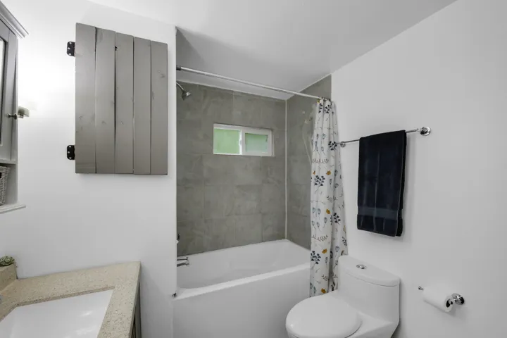 Full bath with shower / bath combo and vanity