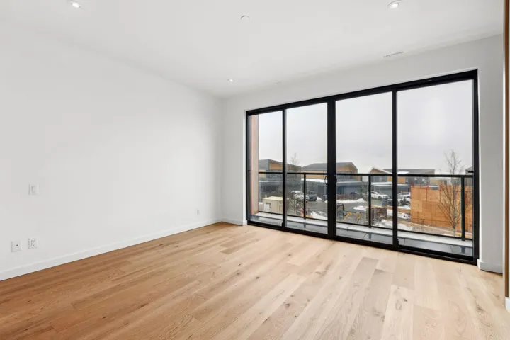 Unfurnished room featuring baseboards, wood finished floors, and recessed lighting