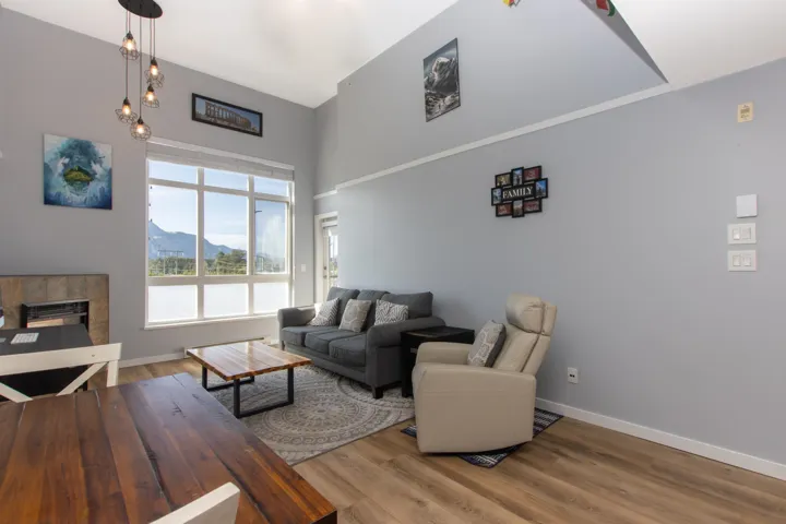 Living room with a mountain view and light wood finished floors