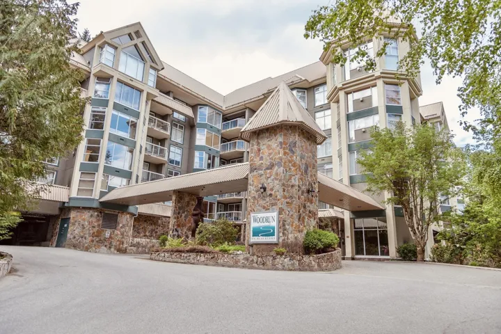 View of apartment building / complex