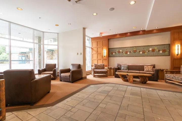 Building lobby featuring recessed lighting