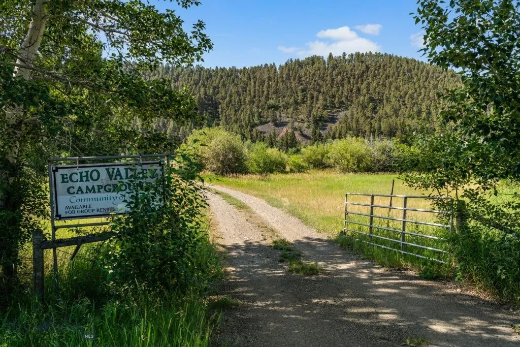 Entrarance from road