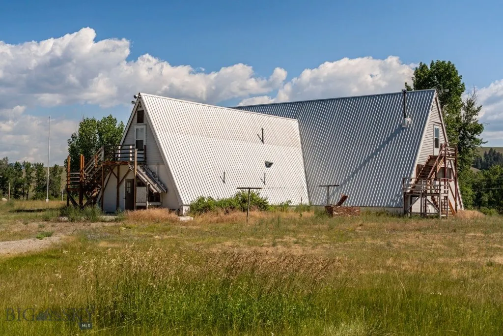 Kitchen and dining area or large meeting space, upper level has  more space