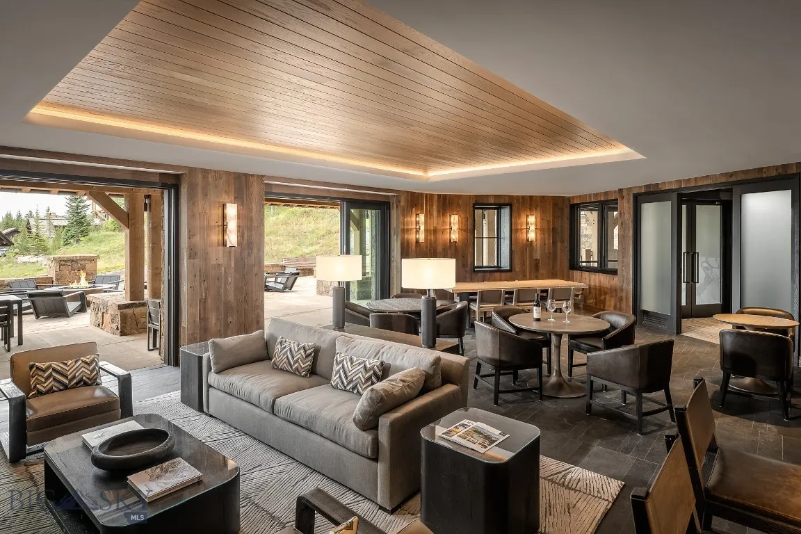 Owner's Lounge