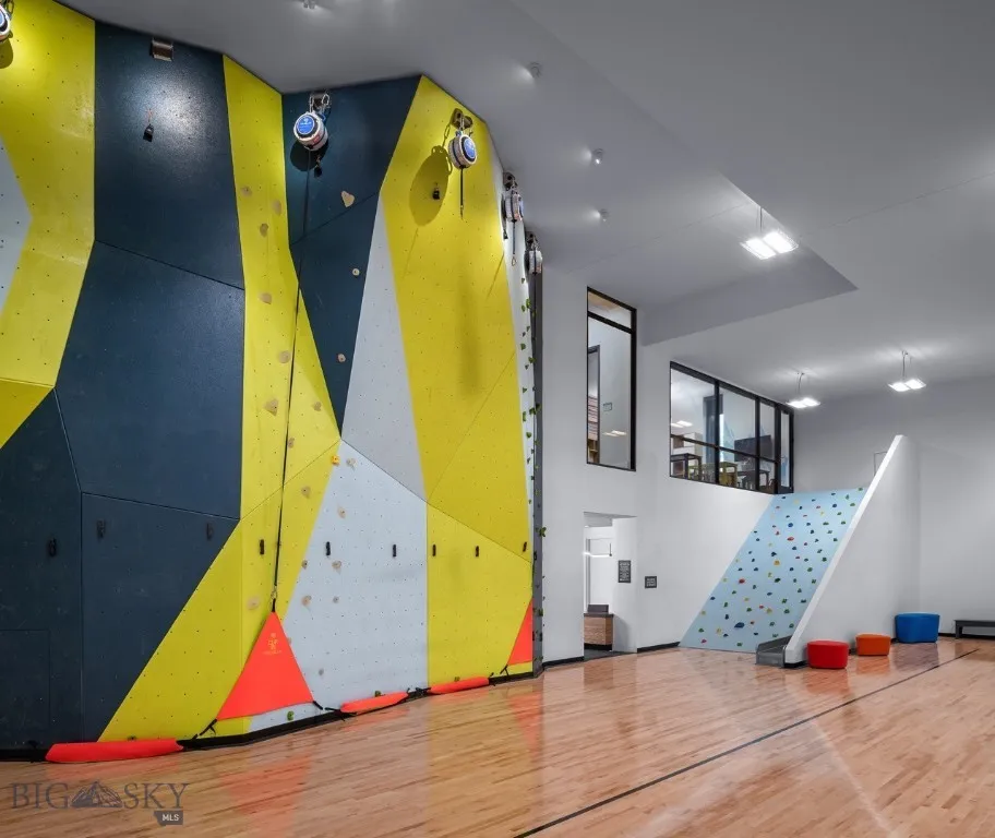 LakeLodge Gym, Climbing Wall