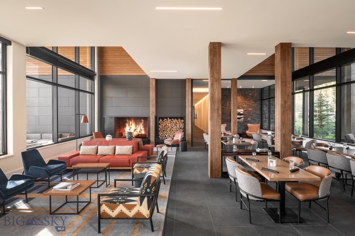 LakeLodge Lounge Space