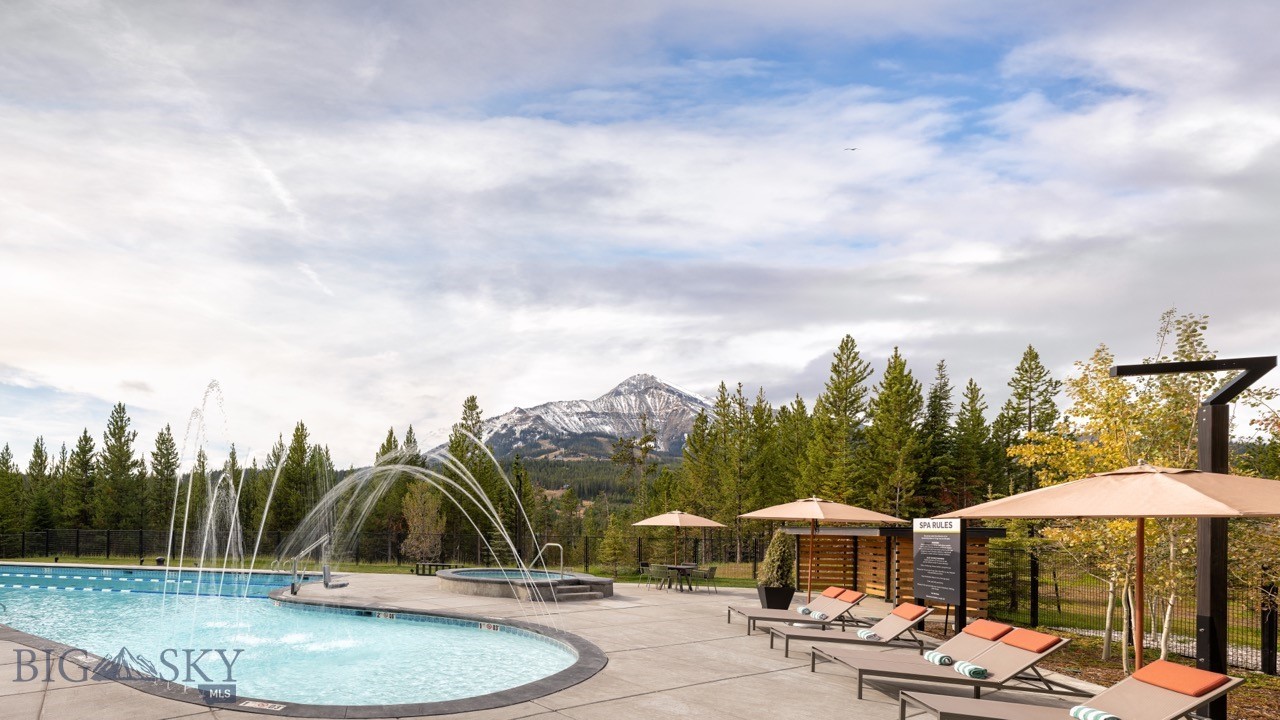 LakeLodge Pool