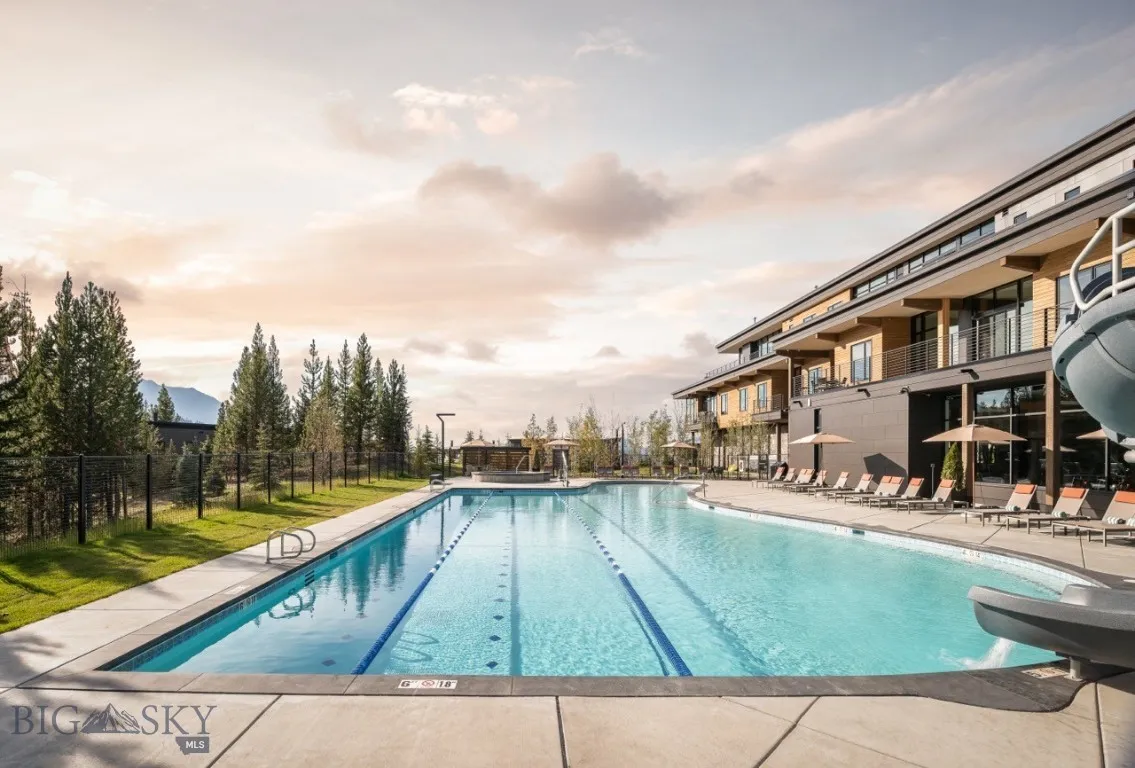 LakeLodge Pool