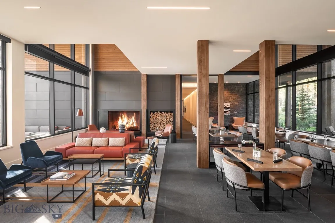 LakeLodge Lounge Space