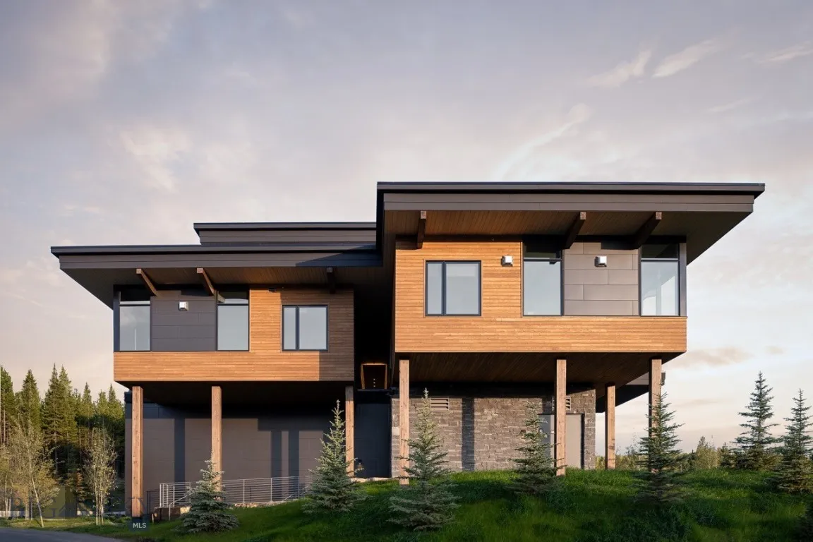 LakeLodge Exterior