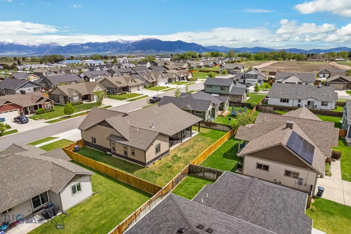 207 Falconers Way, Bozeman, Montana 59718, Bozeman, Montana 59718, 3 Bedrooms Bedrooms, ,2 BathroomsBathrooms,Residential,For Sale,207 Falconers Way, Bozeman, Montana 59718,0,392599