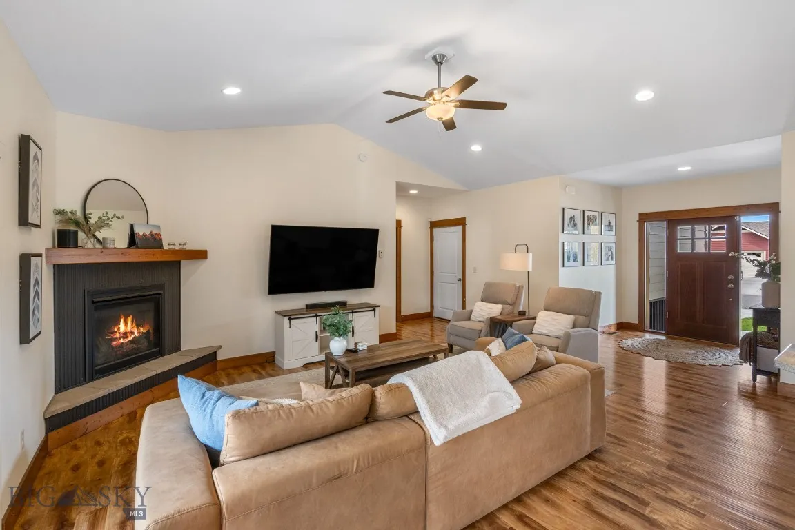 207 Falconers Way, Bozeman, Montana 59718, Bozeman, Montana 59718, 3 Bedrooms Bedrooms, ,2 BathroomsBathrooms,Residential,For Sale,207 Falconers Way, Bozeman, Montana 59718,0,392599