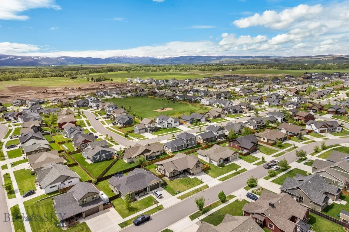 207 Falconers Way, Bozeman, Montana 59718, Bozeman, Montana 59718, 3 Bedrooms Bedrooms, ,2 BathroomsBathrooms,Residential,For Sale,207 Falconers Way, Bozeman, Montana 59718,0,392599