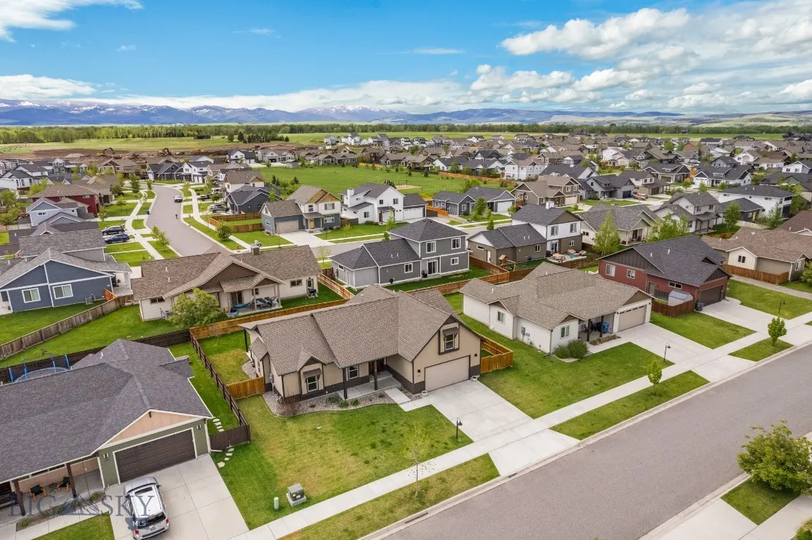 207 Falconers Way, Bozeman, Montana 59718, Bozeman, Montana 59718, 3 Bedrooms Bedrooms, ,2 BathroomsBathrooms,Residential,For Sale,207 Falconers Way, Bozeman, Montana 59718,0,392599