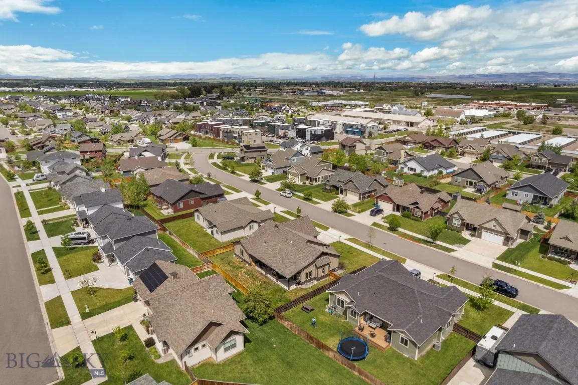 207 Falconers Way, Bozeman, Montana 59718, Bozeman, Montana 59718, 3 Bedrooms Bedrooms, ,2 BathroomsBathrooms,Residential,For Sale,207 Falconers Way, Bozeman, Montana 59718,0,392599