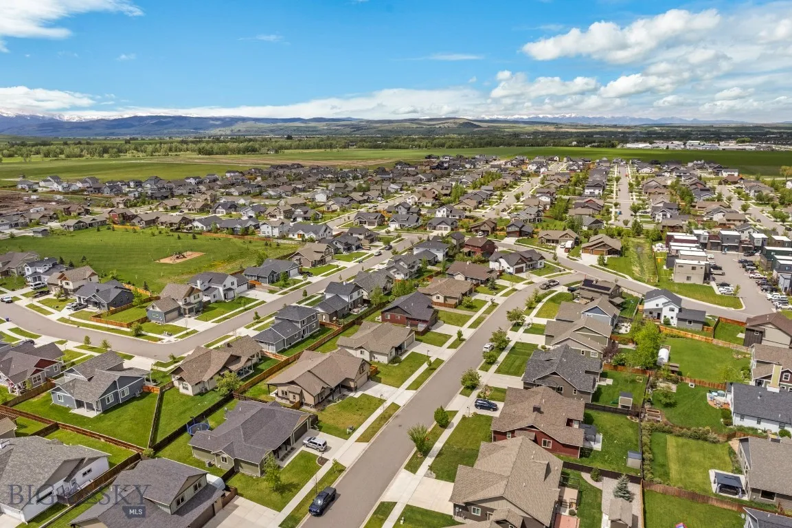 207 Falconers Way, Bozeman, Montana 59718, Bozeman, Montana 59718, 3 Bedrooms Bedrooms, ,2 BathroomsBathrooms,Residential,For Sale,207 Falconers Way, Bozeman, Montana 59718,0,392599