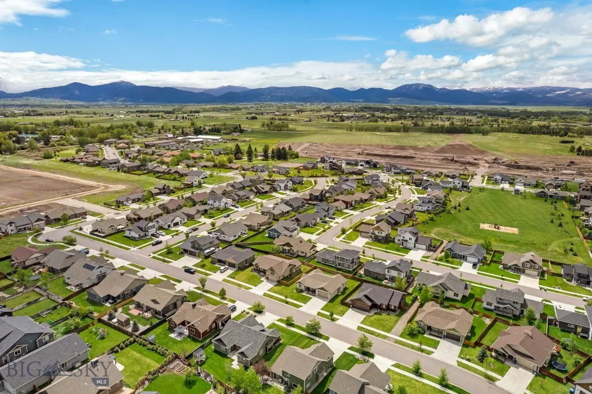 207 Falconers Way, Bozeman, Montana 59718, Bozeman, Montana 59718, 3 Bedrooms Bedrooms, ,2 BathroomsBathrooms,Residential,For Sale,207 Falconers Way, Bozeman, Montana 59718,0,392599