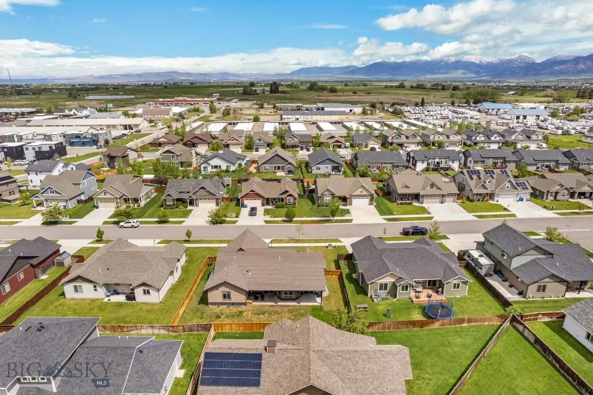 207 Falconers Way, Bozeman, Montana 59718, Bozeman, Montana 59718, 3 Bedrooms Bedrooms, ,2 BathroomsBathrooms,Residential,For Sale,207 Falconers Way, Bozeman, Montana 59718,0,392599