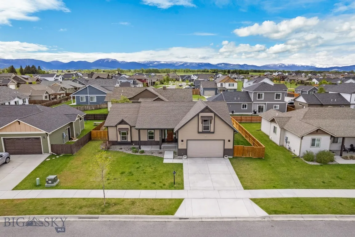 207 Falconers Way, Bozeman, Montana 59718, Bozeman, Montana 59718, 3 Bedrooms Bedrooms, ,2 BathroomsBathrooms,Residential,For Sale,207 Falconers Way, Bozeman, Montana 59718,0,392599