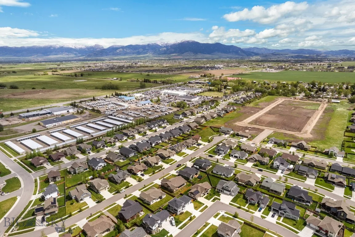 207 Falconers Way, Bozeman, Montana 59718, Bozeman, Montana 59718, 3 Bedrooms Bedrooms, ,2 BathroomsBathrooms,Residential,For Sale,207 Falconers Way, Bozeman, Montana 59718,0,392599