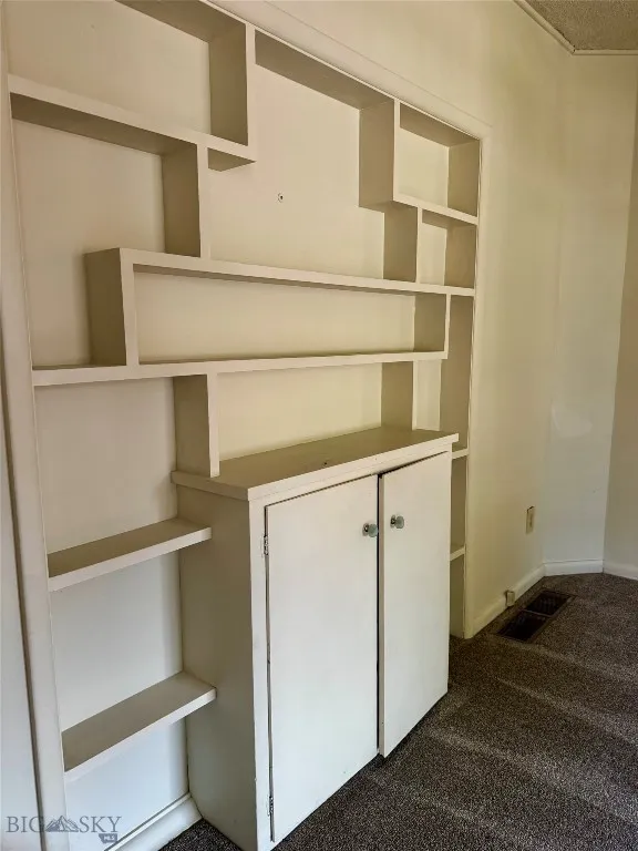 Livingroom built-in's.