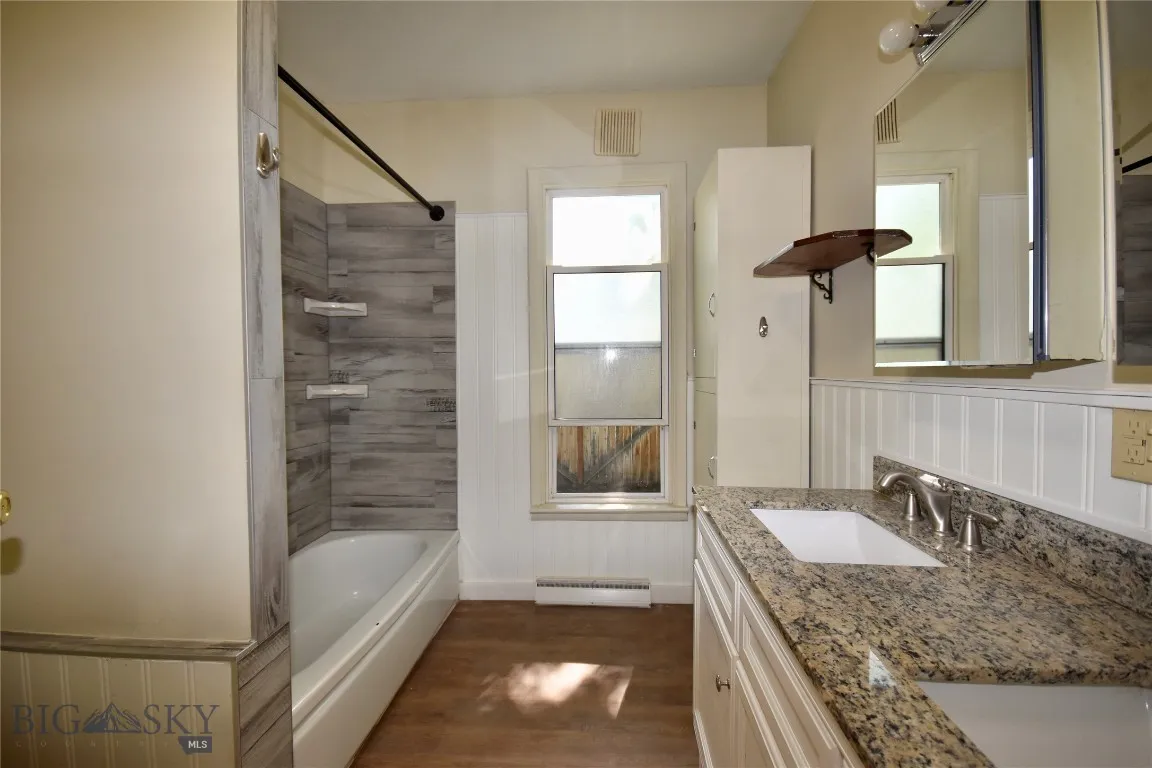 Main level full bath