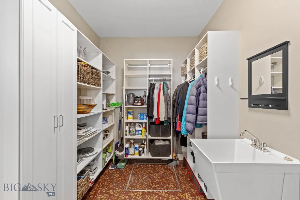 Large pantry/mudroom