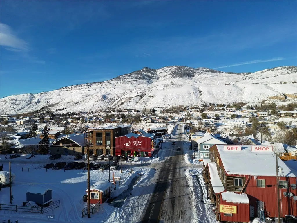 Gardiner in winter.