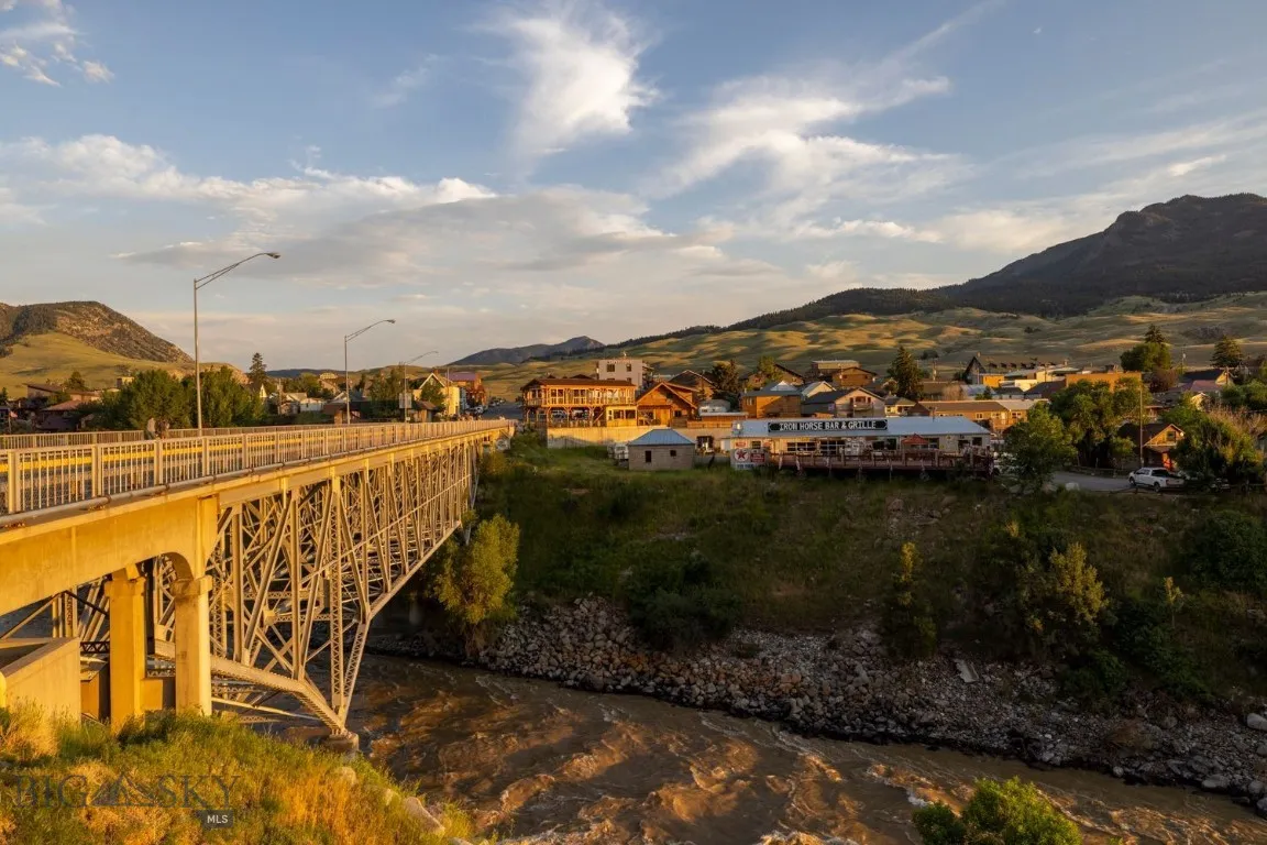 Bridge over Yellowstone River.